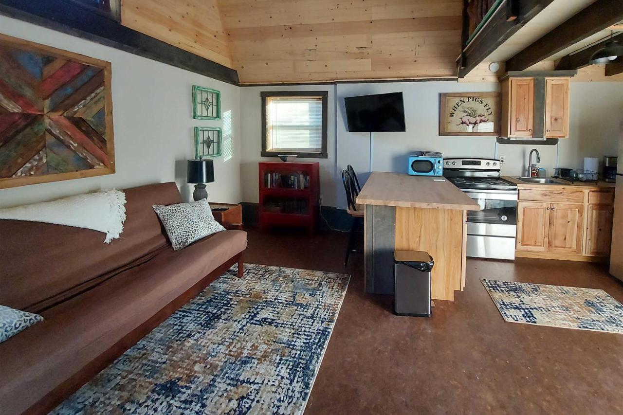 Rustic Hendersonville Farm Studio With Private Deck Luaran gambar