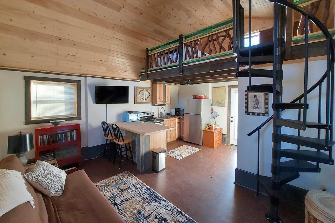 Rustic Hendersonville Farm Studio With Private Deck Luaran gambar
