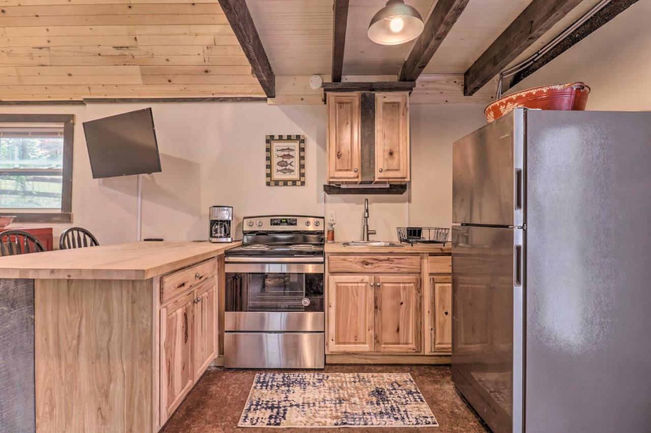Rustic Hendersonville Farm Studio With Private Deck Luaran gambar