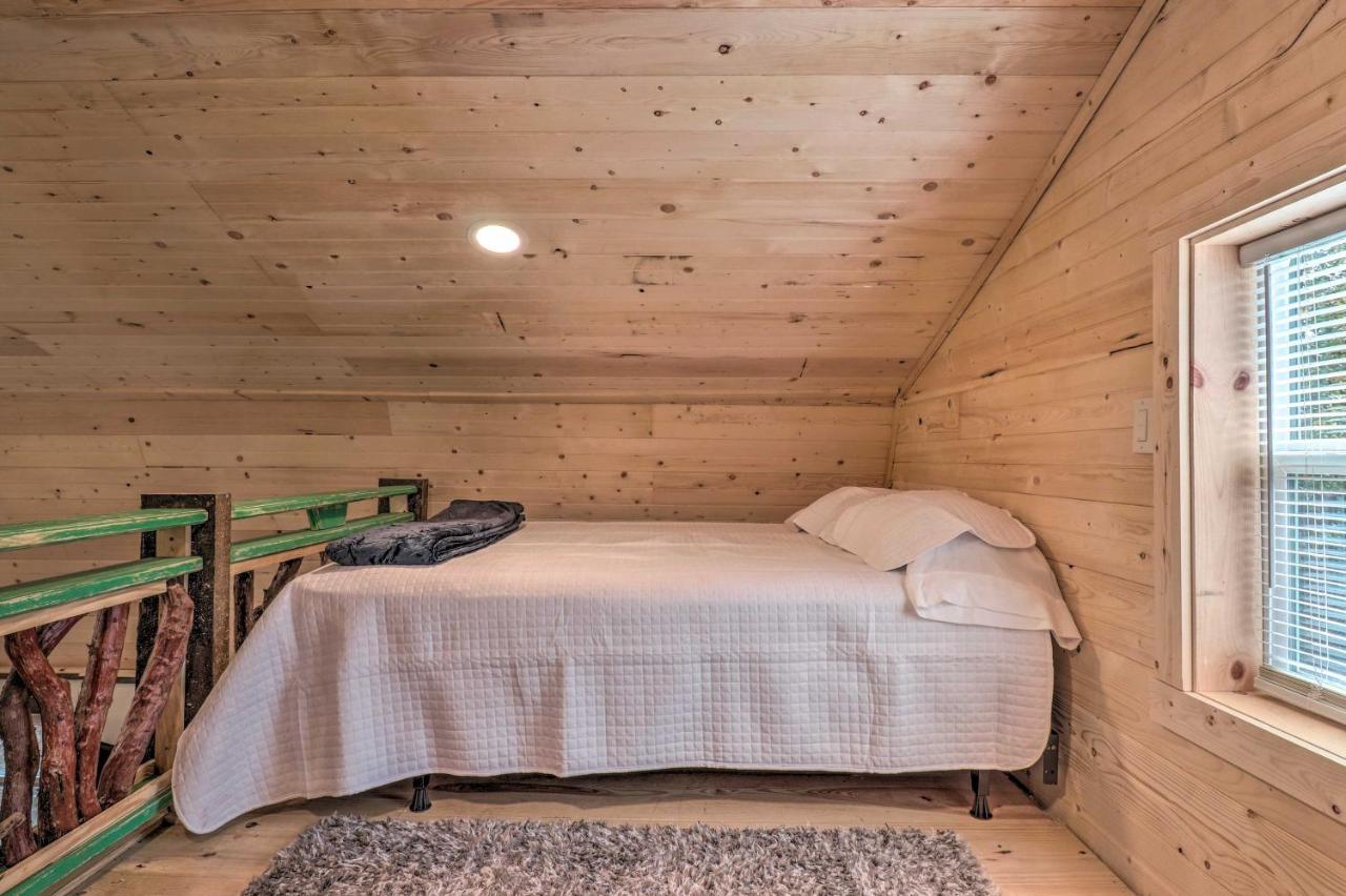 Rustic Hendersonville Farm Studio With Private Deck Luaran gambar