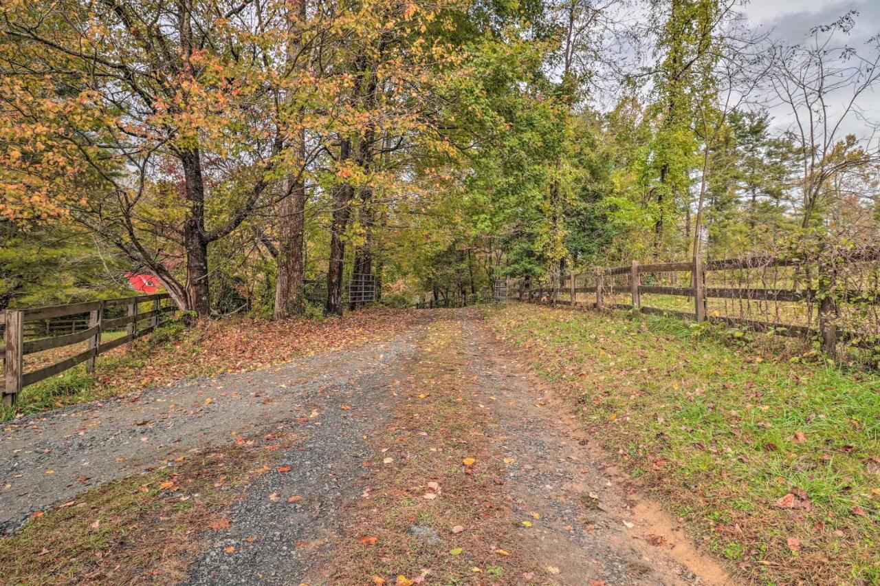 Rustic Hendersonville Farm Studio With Private Deck Luaran gambar