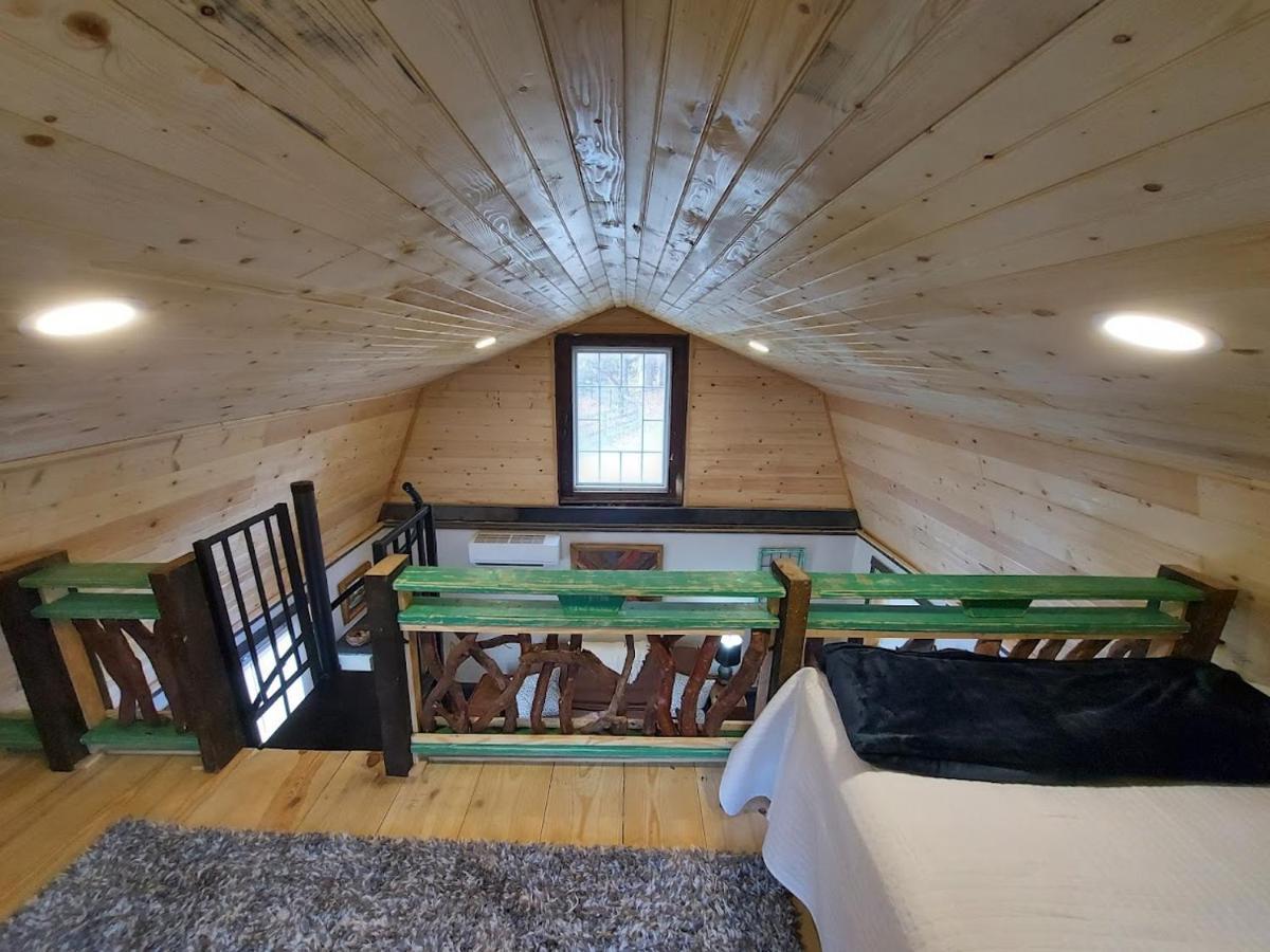Rustic Hendersonville Farm Studio With Private Deck Luaran gambar