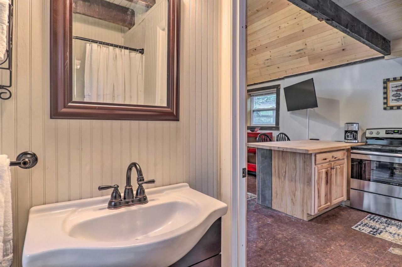 Rustic Hendersonville Farm Studio With Private Deck Luaran gambar
